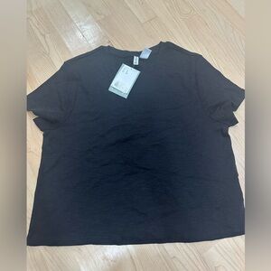 H&M T-shirt - size small